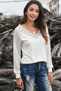 Raglan Sleeve Contrast Lace Trim Tee