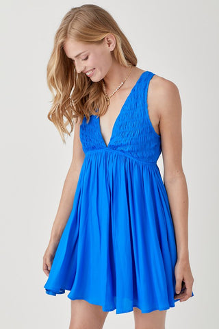 V NECK SMOCK SLEEVELESS DRESS